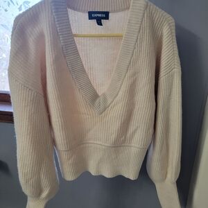 Express Women's Cream V-Neck Sweater